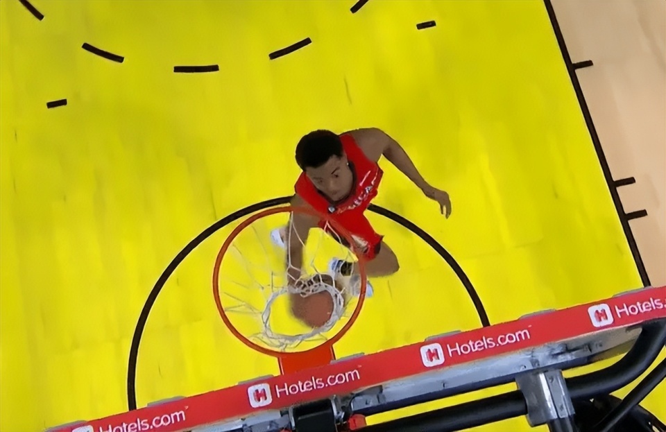 纽约尼克斯训练开放日；今晚远射贴柱引欢呼；欧篮联在即；临场指挥获称赞的简单介绍