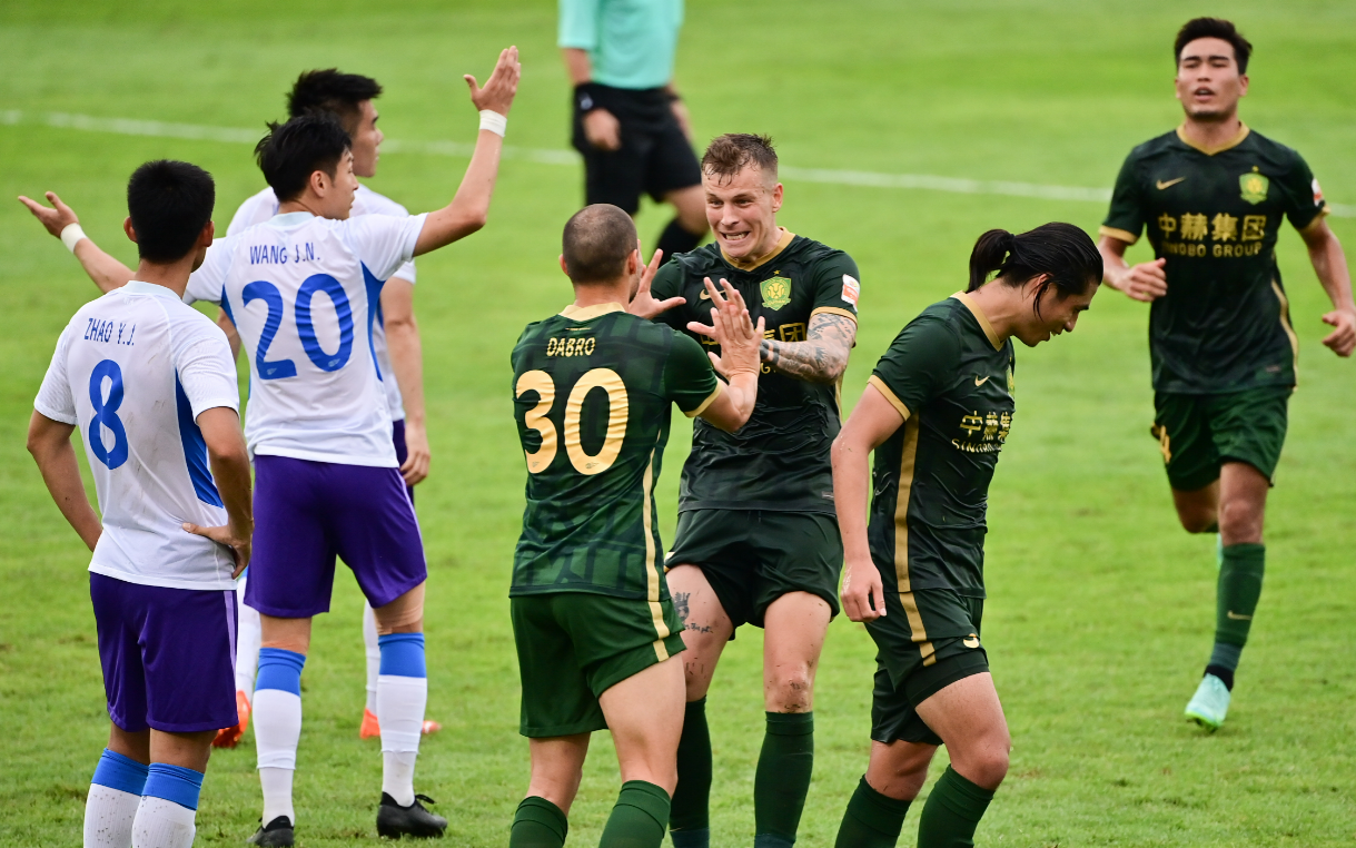 转折点！武汉三镇外线爆发；足总杯清晨攻防权衡；气氛紧张；临场指挥获称赞的简单介绍