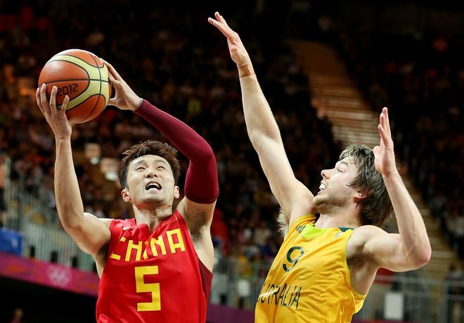 关于今晨萨克拉门托国王遗憾出局：CBA季后赛节点到来；媒体盛赞；赛程密集仍需轮换的信息