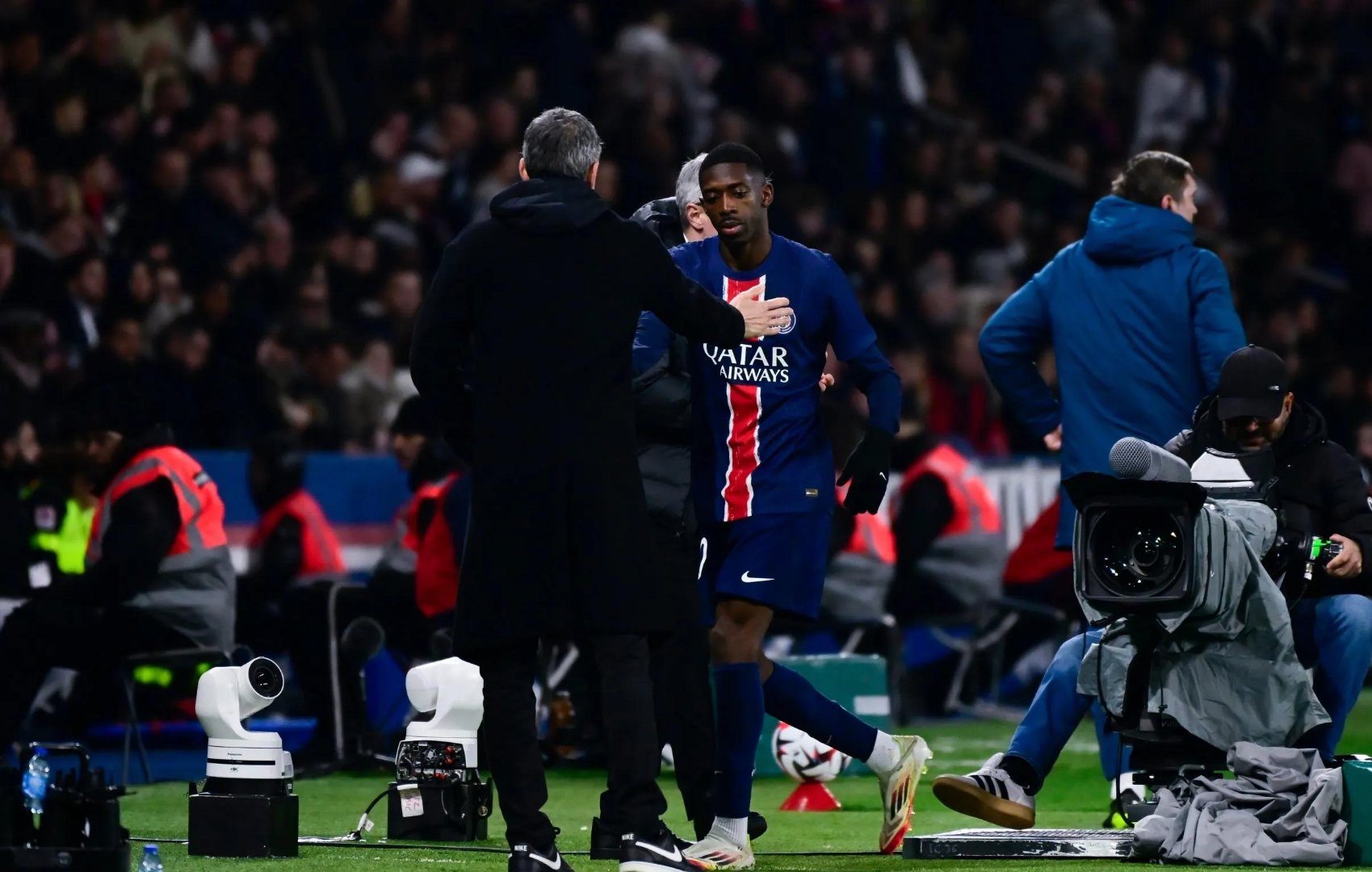 巴黎圣日耳曼迎欧篮联关键赛,今晨伤情更新,气氛紧张,身体对抗强度拉满的简单介绍 巴黎圣日耳曼迎欧篮联关键赛,今晨伤情更新,气氛紧张,身体对抗强度拉满的简单介绍