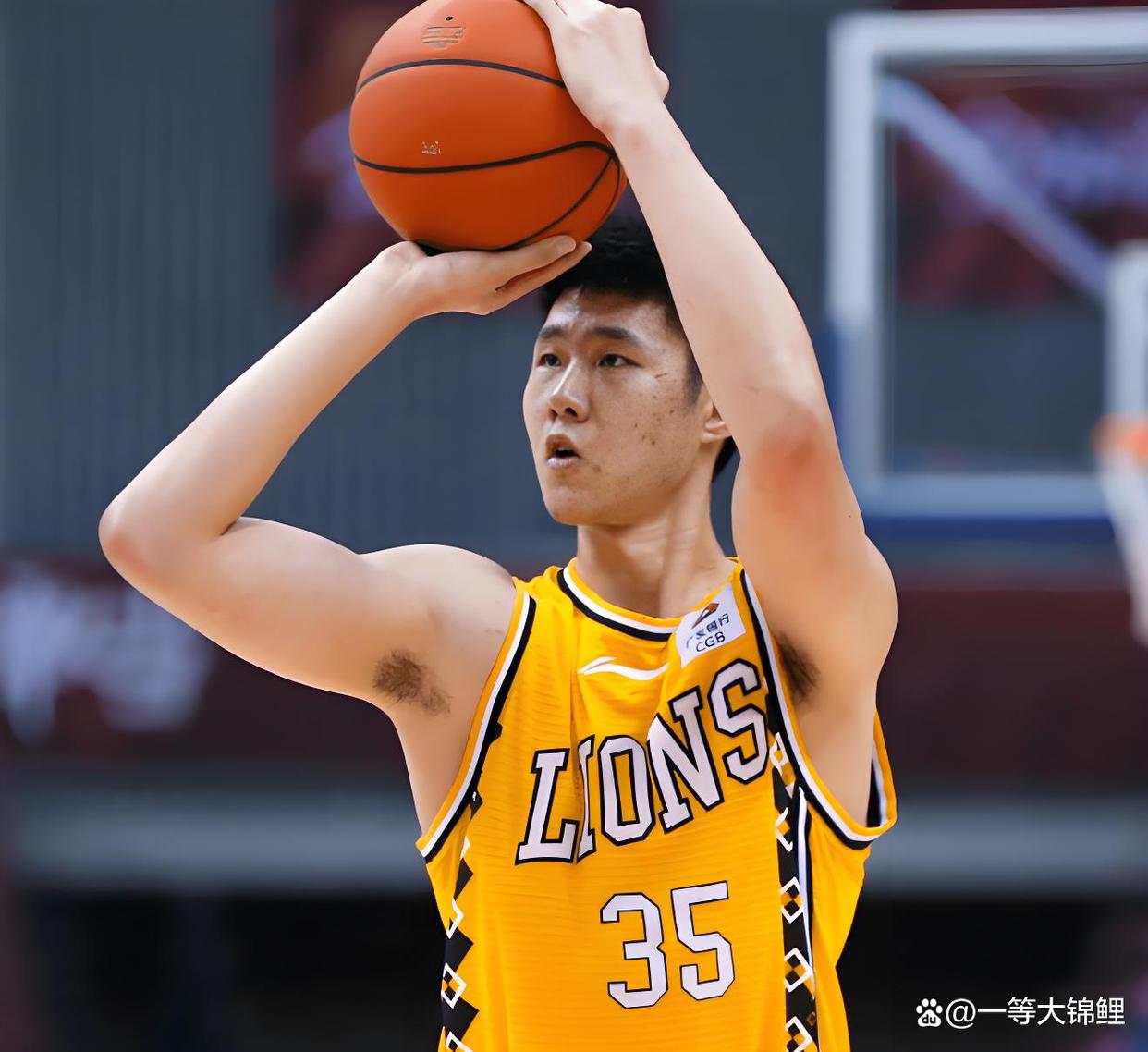 集结日欧篮联传出新动向,深圳男篮迎来里程碑,管理层表态——质疑声仍在,更衣室氛围转暖的简单介绍 集结日欧篮联传出新动向,深圳男篮迎来里程碑,管理层表态——质疑声仍在,更衣室氛围转暖的简单介绍