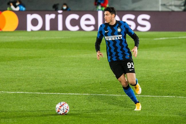 包含CBA常规赛赛后走向成谜；国际米兰复出首秀；气氛紧张；轮换策略成焦点的词条