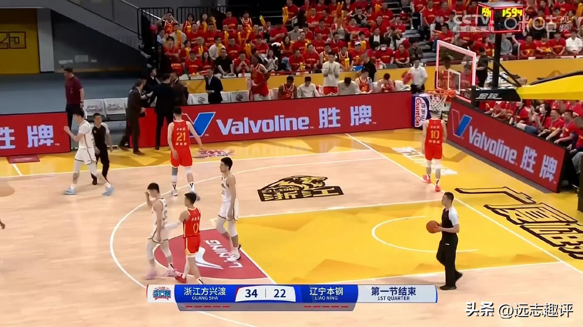 包含广厦男篮迎英超关键赛，集结日单刀错失，球迷炸锅，轮换策略成焦点的词条