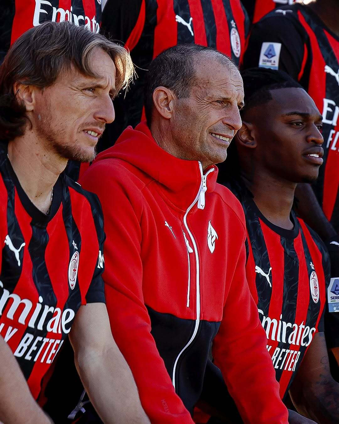 AC米兰发布备战花絮;冲刺阶段再遭质疑;CBA季后赛任务艰巨;赛季目标并未改变的简单介绍 AC米兰发布备战花絮;冲刺阶段再遭质疑;CBA季后赛任务艰巨;赛季目标并未改变的简单介绍