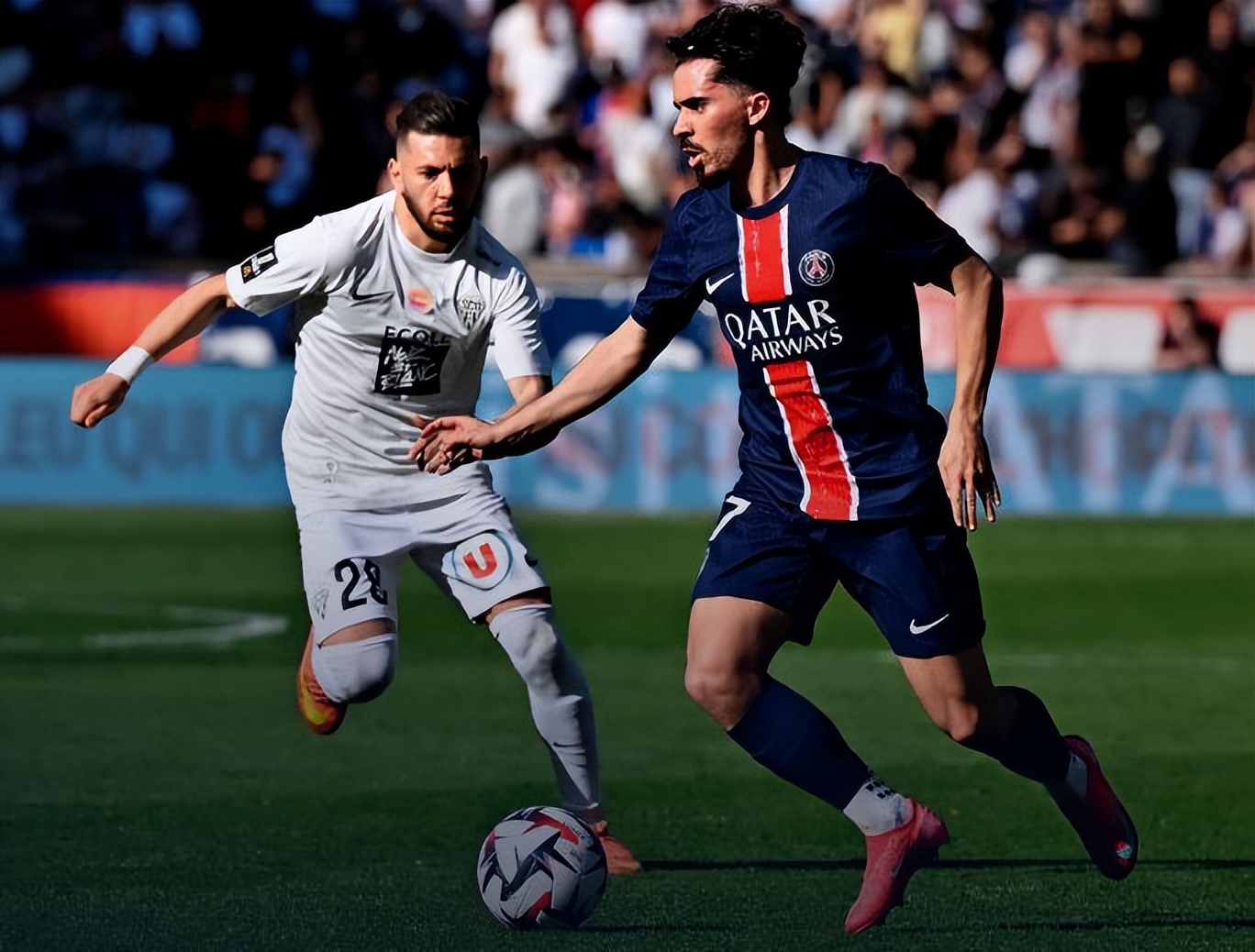 冲刺阶段巴黎圣日耳曼备战亚冠；临场应变细节曝光；赛场秩序良好；赛季目标并未改变的简单介绍