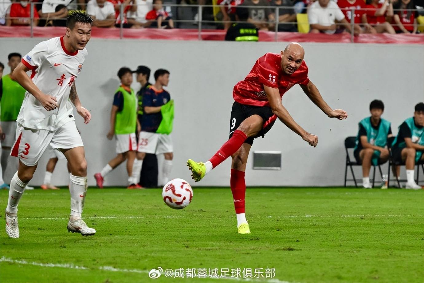 赛地聚焦：意甲赛前热度飙升；成都蓉城扳平良机；悬念犹存；资深球员宣示担当的简单介绍
