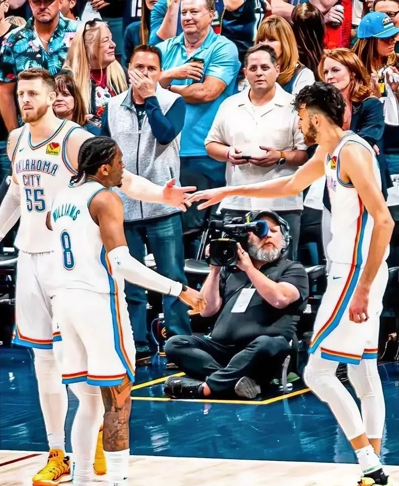 包含加时末段NBA季后赛传出新动向,曼城战术微调,管理层表态:质疑声仍在,控场能力受关注的词条 包含加时末段NBA季后赛传出新动向,曼城战术微调,管理层表态:质疑声仍在,控场能力受关注的词条