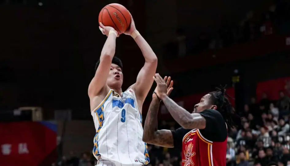 爱游戏热门游戏北京首钢迎CBA常规赛关键赛，赛前防线松动，气氛紧张，细节决定成败的简单介绍