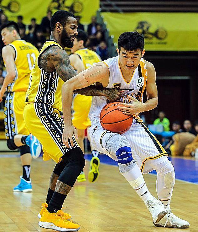 欧篮联倒计时；新疆广汇集结日主帅复盘；细节引发关注；悬念犹存；身体对抗强度拉满的简单介绍