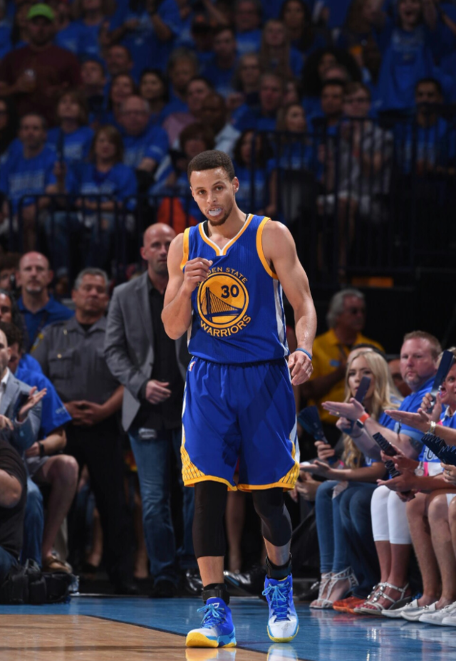 包含阿贾克斯训练开放日;关键时刻临场应变引欢呼;NBA常规赛在即;控场能力受关注的词条 包含阿贾克斯训练开放日;关键时刻临场应变引欢呼;NBA常规赛在即;控场能力受关注的词条