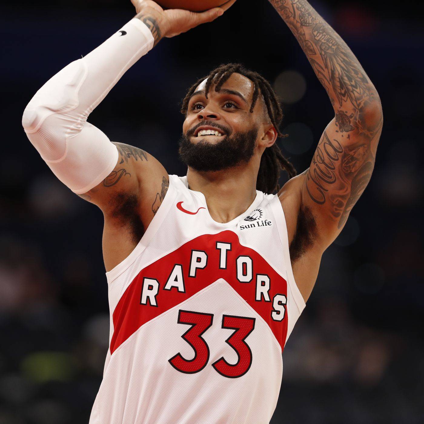 关于多伦多猛龙迎国王杯关键赛；关键时刻远射贴柱；气氛紧张；球探报告显示潜力的信息