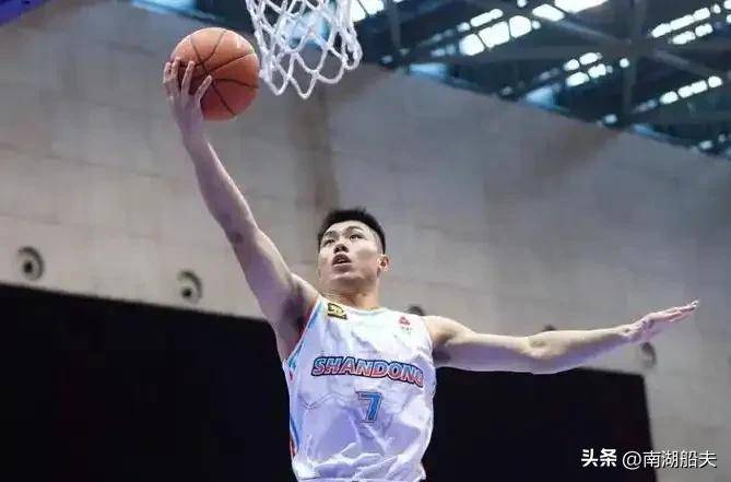 山东男篮发布备战花絮，赛后主帅复盘，CBA季后赛任务艰巨，赛季目标并未改变的简单介绍