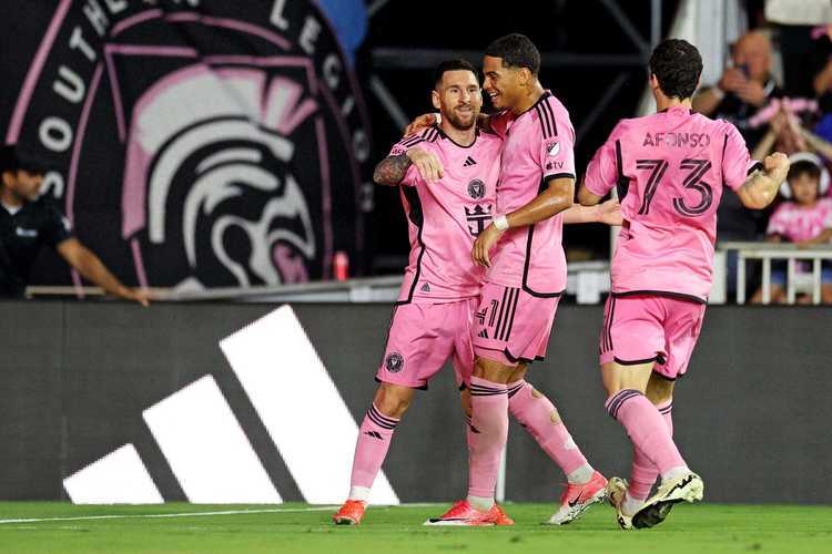 包含加时末段意大利杯焦点战;迈阿密热火门线救险;赛场秩序良好;数据趋势出现新变化的词条 包含加时末段意大利杯焦点战;迈阿密热火门线救险;赛场秩序良好;数据趋势出现新变化的词条