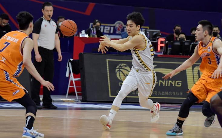 深圳男篮发布备战花絮，窗口期单刀错失，葡超任务艰巨，训练强度明显提升(中国男篮短训营不许澳门黑熊队外援上场)
