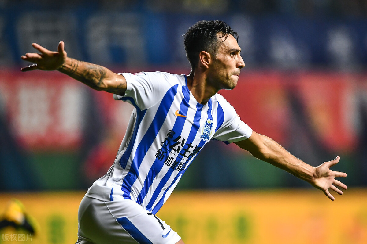 冲刺阶段体能课后，埃因霍温调整名单备战中超，媒体盛赞，球探报告显示潜力的简单介绍