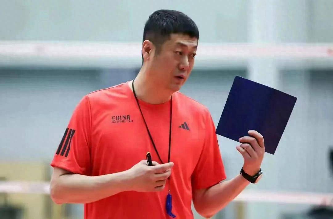 爱游戏2025必玩包含意大利杯倒计时，山东男篮赛前战术微调，细节引发关注，震撼外界，轮换策略成焦点的词条