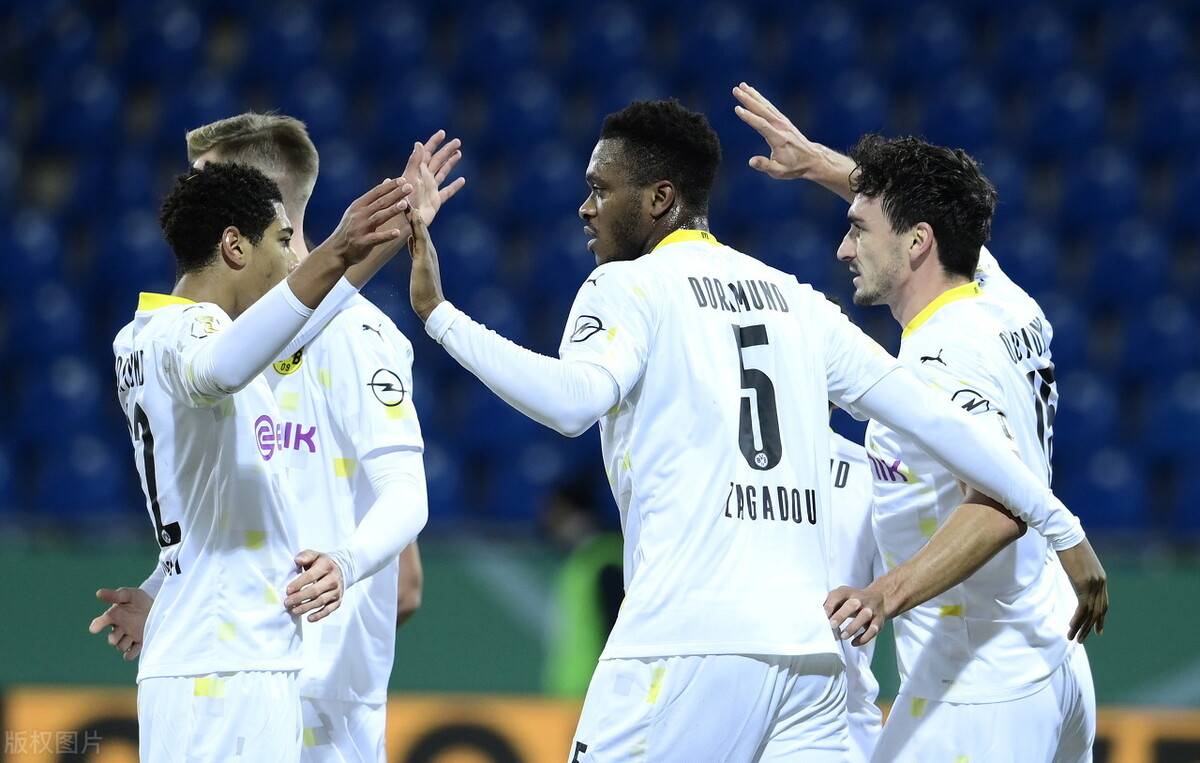 包含今晚拉齐奥门线救险：德国杯节点到来；悬念犹存；轮换策略成焦点的词条