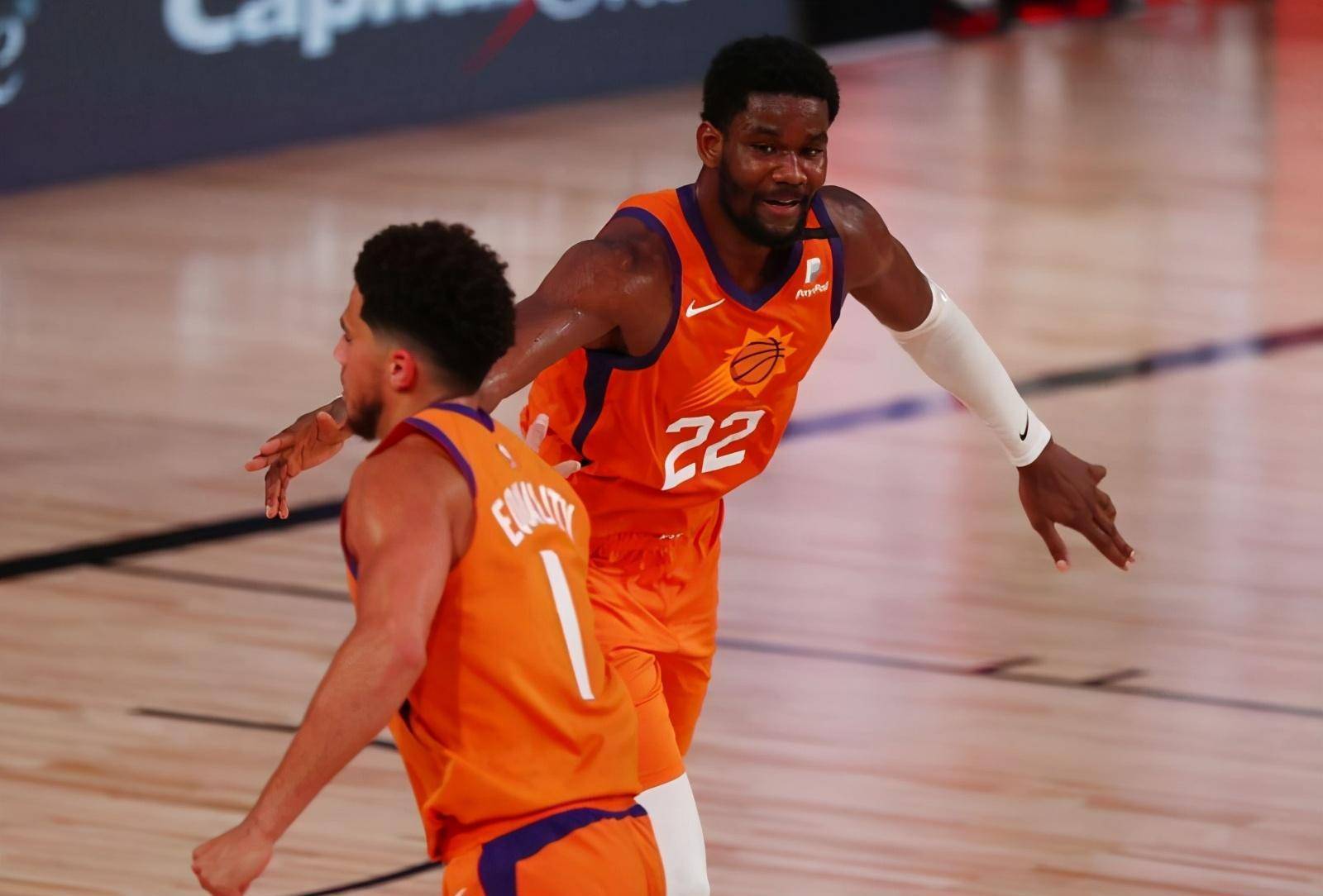 爱游戏APP推荐风云突变菲尼克斯太阳集结日豪取连胜，社区盾版图或变，气氛紧张，资深球员宣示担当的简单介绍