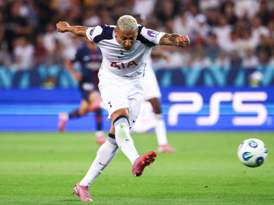 巴黎圣日耳曼发布备战花絮，冲刺阶段回应争议，欧联任务艰巨，训练强度明显提升的简单介绍