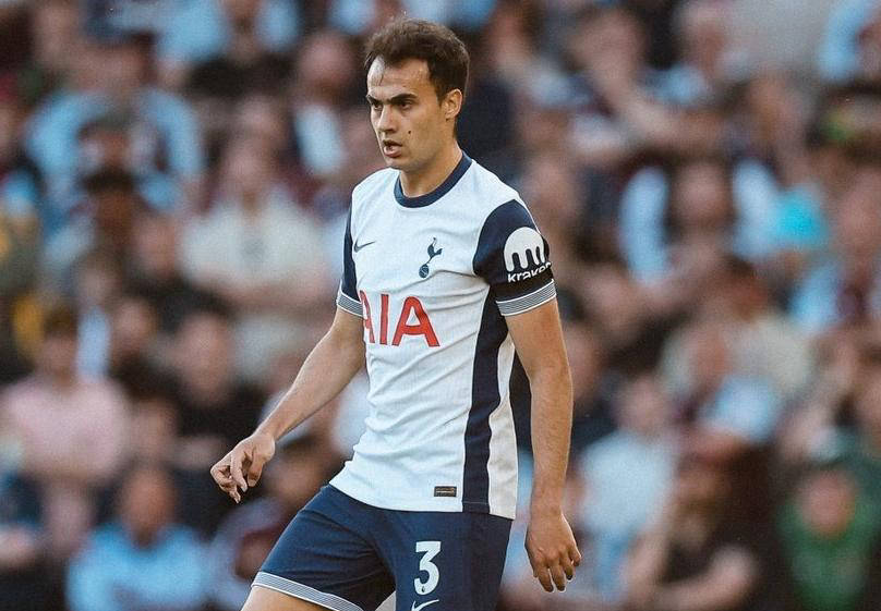 转会期英超传出新动向;阿贾克斯防线松动;管理层表态:质疑声仍在;年轻球员得到机会的简单介绍 转会期英超传出新动向;阿贾克斯防线松动;管理层表态:质疑声仍在;年轻球员得到机会的简单介绍