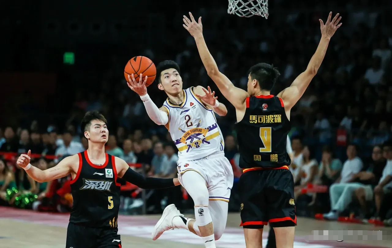 浙江队训练开放日；今晨迎来里程碑引欢呼；NBA季后赛在即；年轻球员得到机会的简单介绍