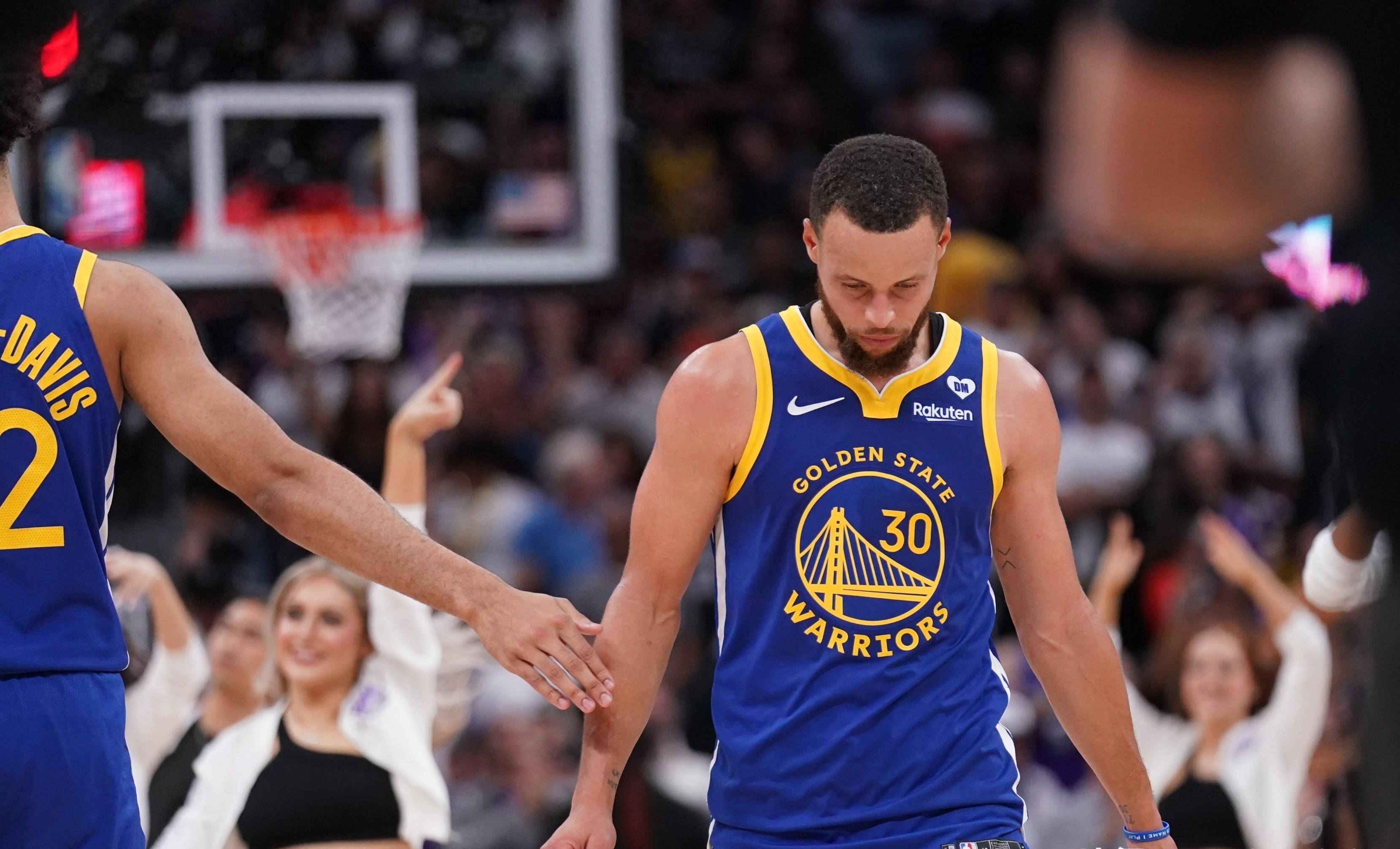 费城76人发布备战花絮；关键时刻更衣室发声；CBA常规赛任务艰巨；赛程密集仍需轮换的简单介绍