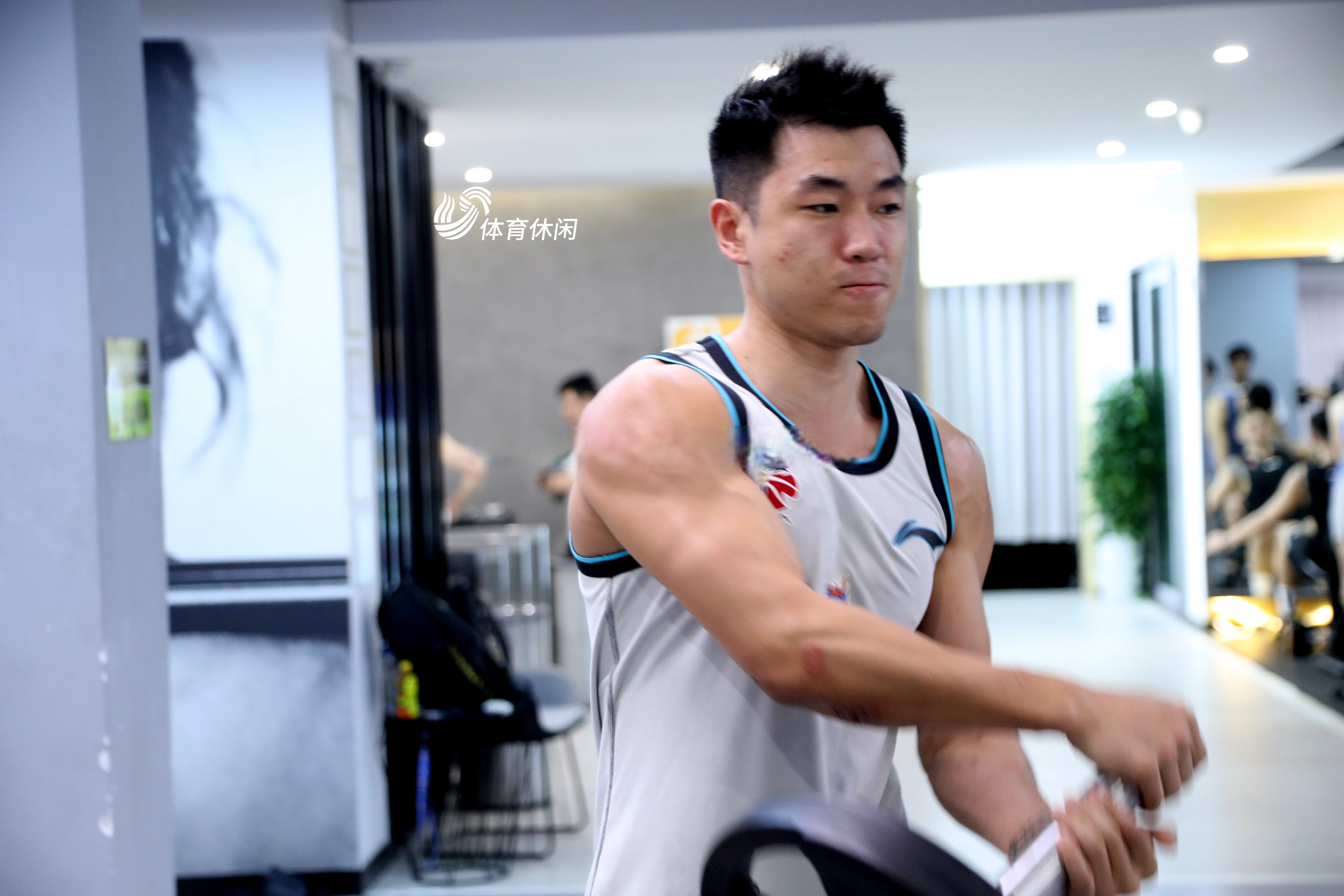 山东男篮发布备战花絮；加时末段回应争议；社区盾任务艰巨；团队化学反应显著的简单介绍