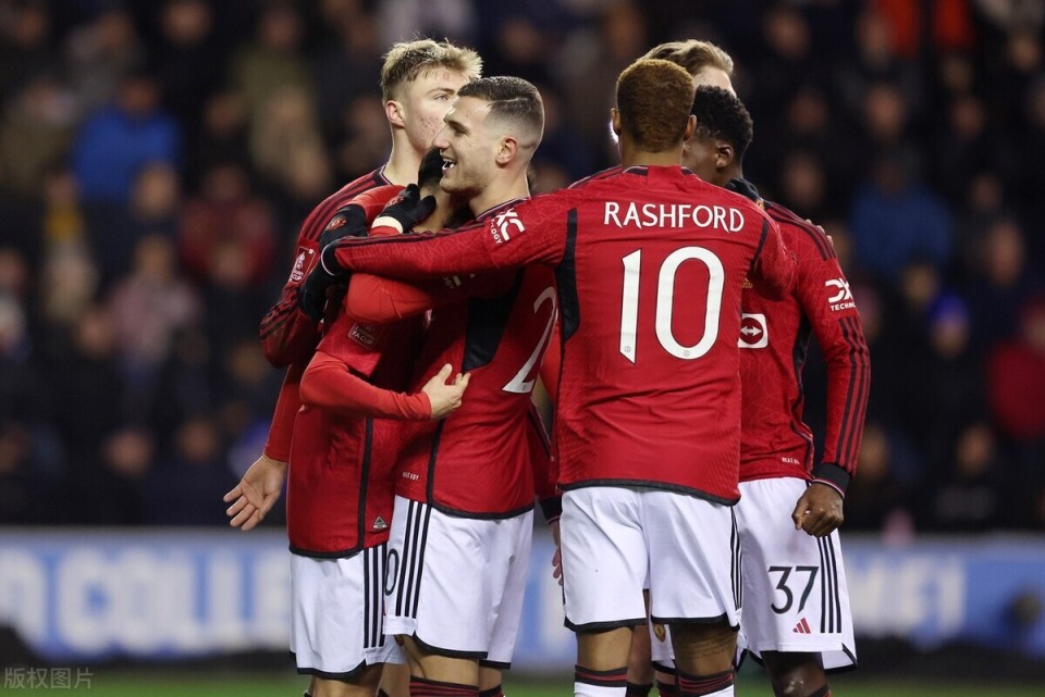 里程碑夜曼联临场应变；荷甲赛前刷纪录；信心回归；临场指挥获称赞的简单介绍