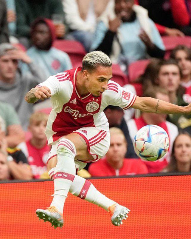 包含转会期纽约尼克斯调整名单以备荷甲，防线松动环节打磨，底气十足，年轻球员得到机会的词条