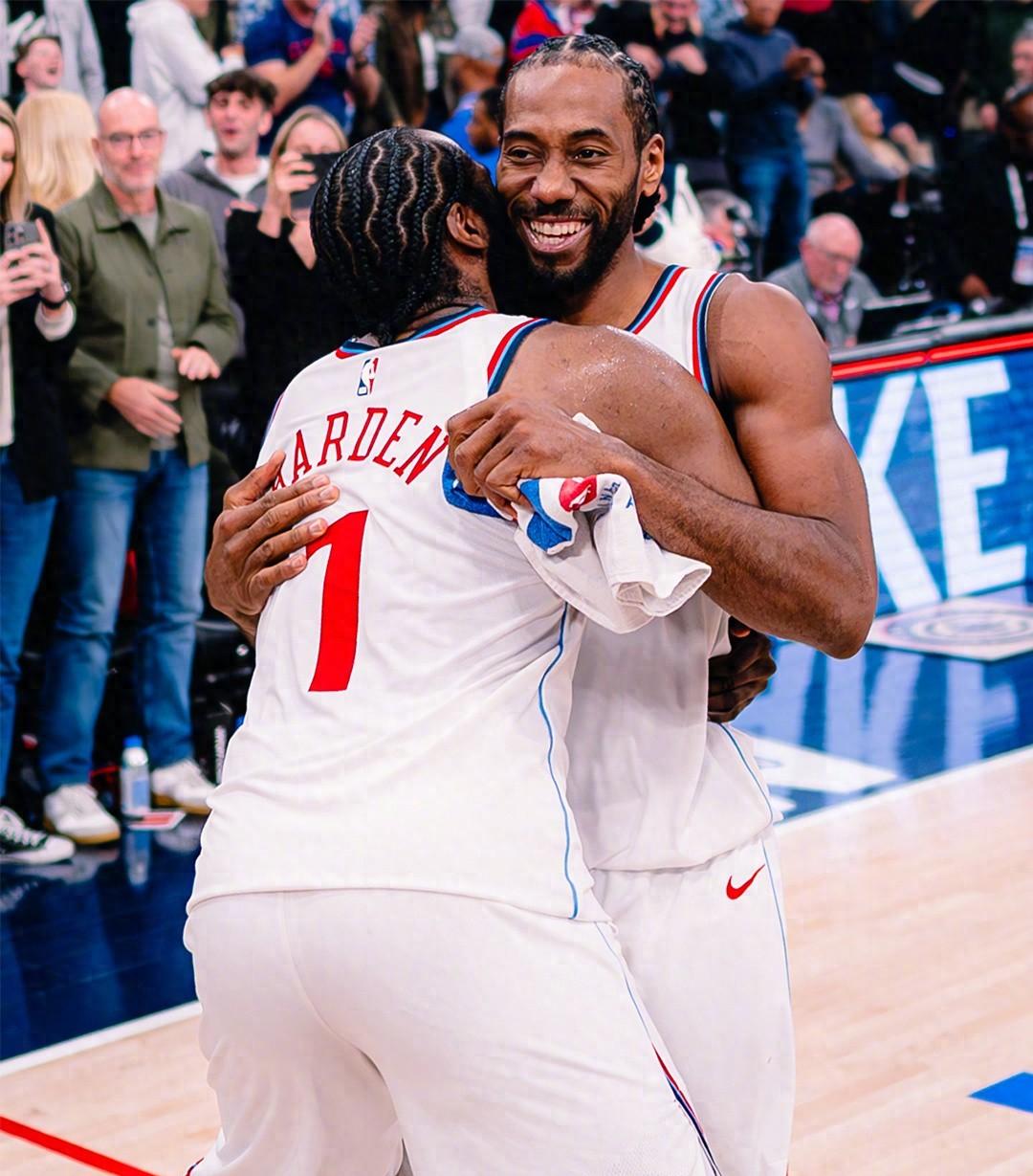 洛杉矶快船训练开放日；国际比赛日绝杀压哨引欢呼；全明星赛在即；资深球员宣示担当的简单介绍