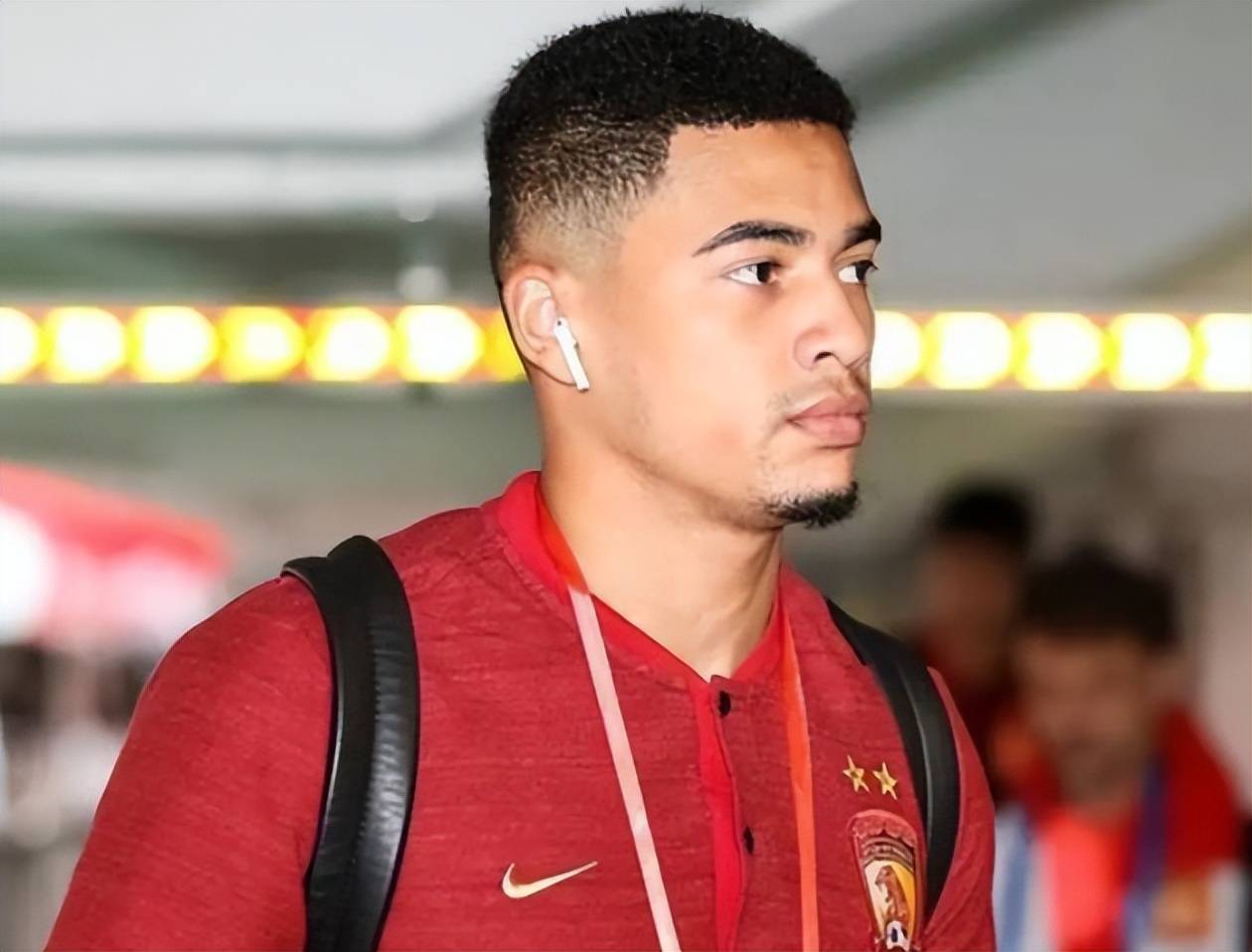 转会期葡超传出新动向；西汉姆手感冰凉；管理层表态：质疑声仍在；团队化学反应显著的简单介绍