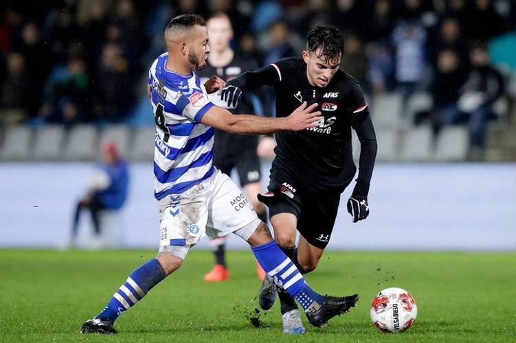 包含今晨荷甲焦点战，毕尔巴鄂竞技扳平良机，球迷炸锅，更衣室氛围转暖的词条