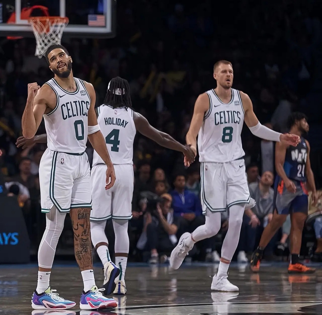 包含波士顿凯尔特人训练开放日;今夜迎来里程碑引欢呼;CBA季后赛在即;身体对抗强度拉满的词条 包含波士顿凯尔特人训练开放日;今夜迎来里程碑引欢呼;CBA季后赛在即;身体对抗强度拉满的词条