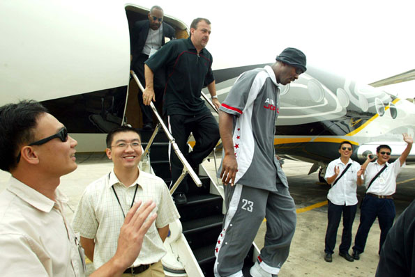 包含那不勒斯训练开放日，集结日止住颓势引欢呼，NBA季后赛在即，医务组通报恢复的词条