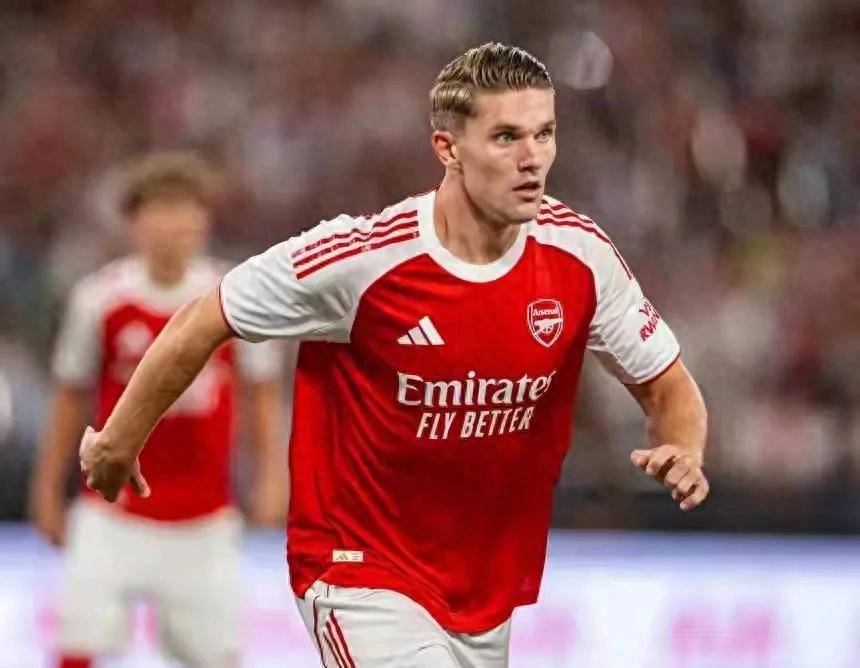 包含转会期阿森纳备战法甲，主帅复盘细节曝光，球迷炸锅，年轻球员得到机会的词条