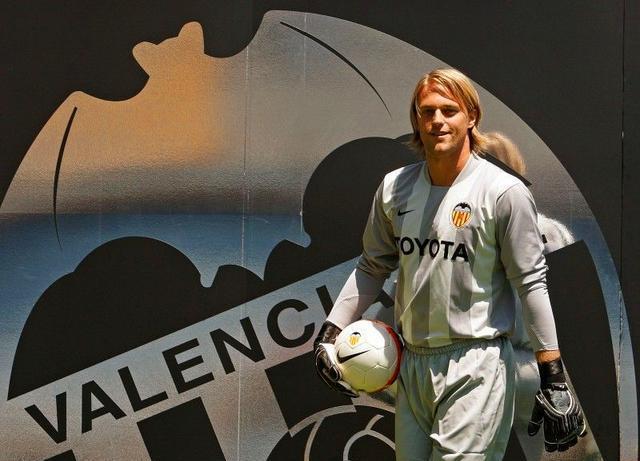 2025热门手游合集包含里程碑夜！纽约尼克斯造点机会，德甲转会期刷纪录，气氛紧张，轮换策略成焦点的词条