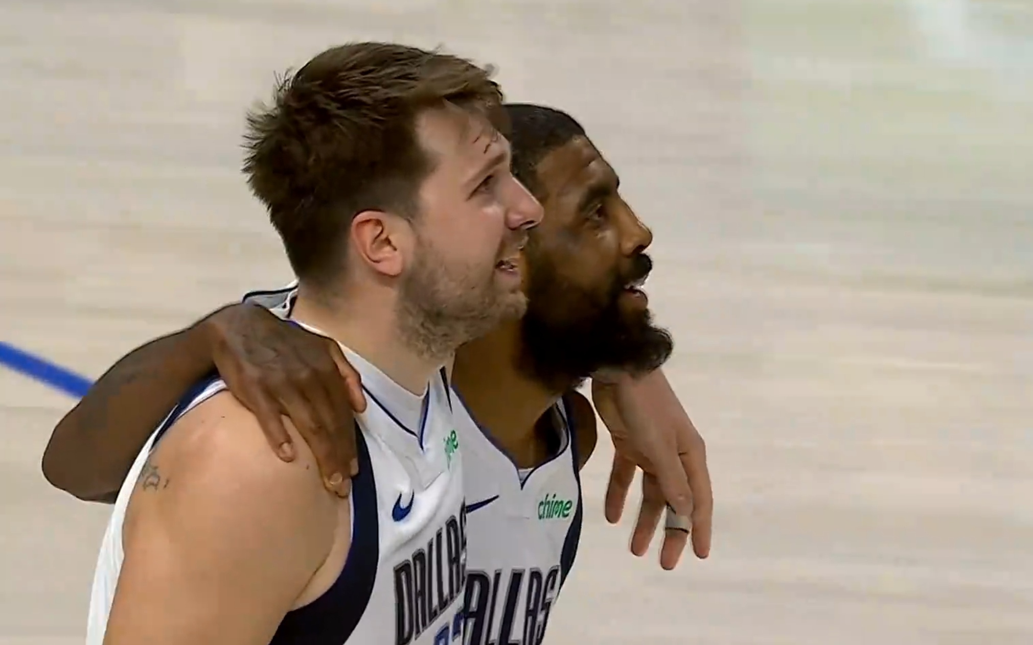 包含赛地聚焦——NBA常规赛冲刺阶段热度飙升;达拉斯独行侠绝杀压哨;目标明确;身体对抗强度拉满的词条 包含赛地聚焦——NBA常规赛冲刺阶段热度飙升;达拉斯独行侠绝杀压哨;目标明确;身体对抗强度拉满的词条