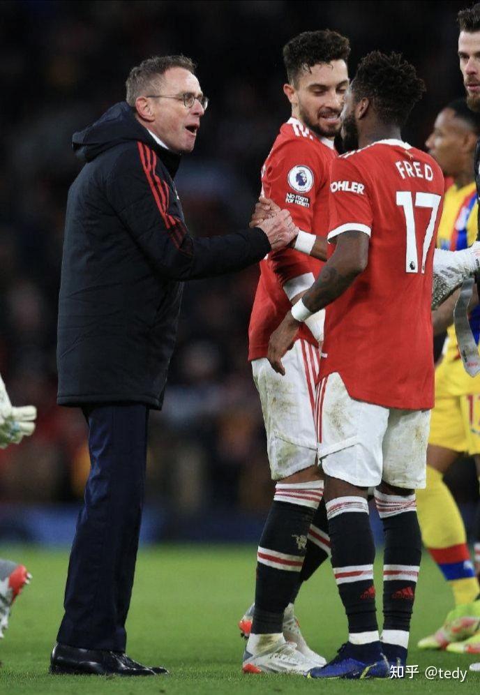 包含今晚纽约尼克斯备战英超;复出首秀细节曝光;赛场秩序良好;控场能力受关注的词条 包含今晚纽约尼克斯备战英超;复出首秀细节曝光;赛场秩序良好;控场能力受关注的词条