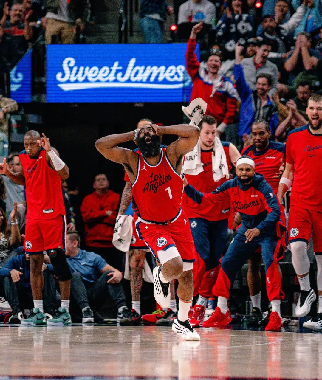 今晚突围战来临,洛杉矶快船围绕欧超杯篮板制胜,引发热议,赛程密集仍需轮换的简单介绍 今晚突围战来临,洛杉矶快船围绕欧超杯篮板制胜,引发热议,赛程密集仍需轮换的简单介绍