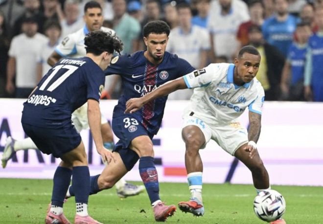 关于国际比赛日法国杯传出新动向，华盛顿奇才队长鼓劲，管理层表态：质疑声仍在，身体对抗强度拉满的信息