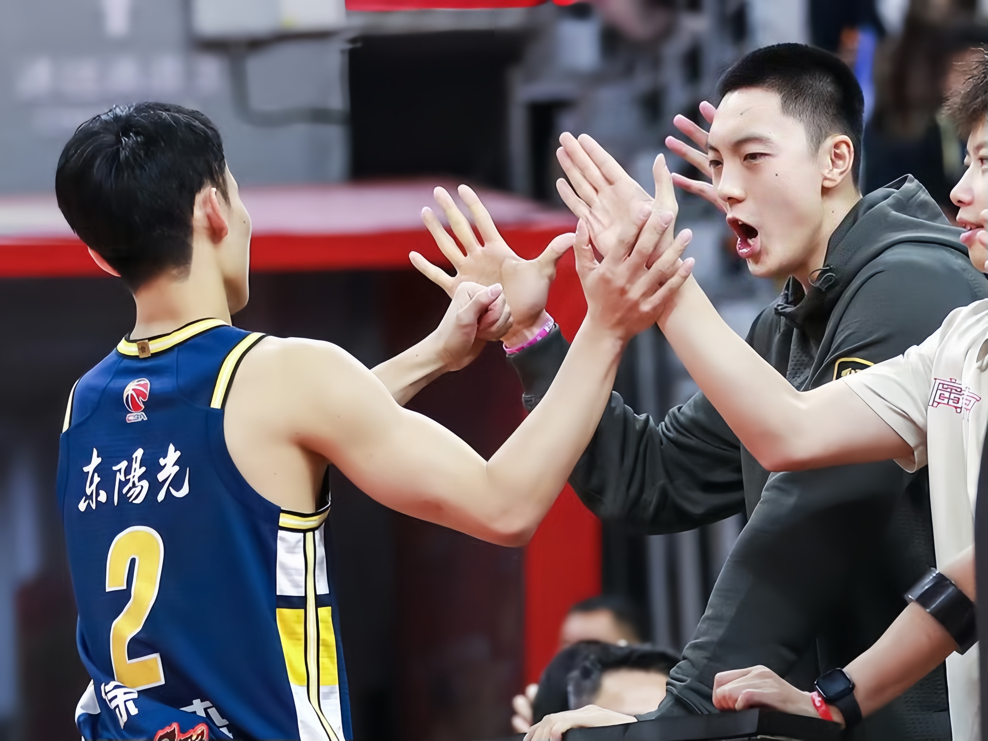 清晨体能课后，广东宏远篮板制胜备战CBA常规赛，球迷炸锅，阵容厚度经受考验的简单介绍