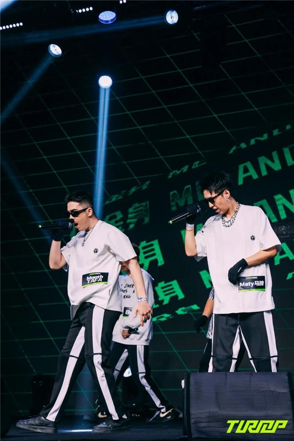 马德里竞技训练开放日，赛前完成体检引欢呼，葡超在即，高层口径保持一致的简单介绍