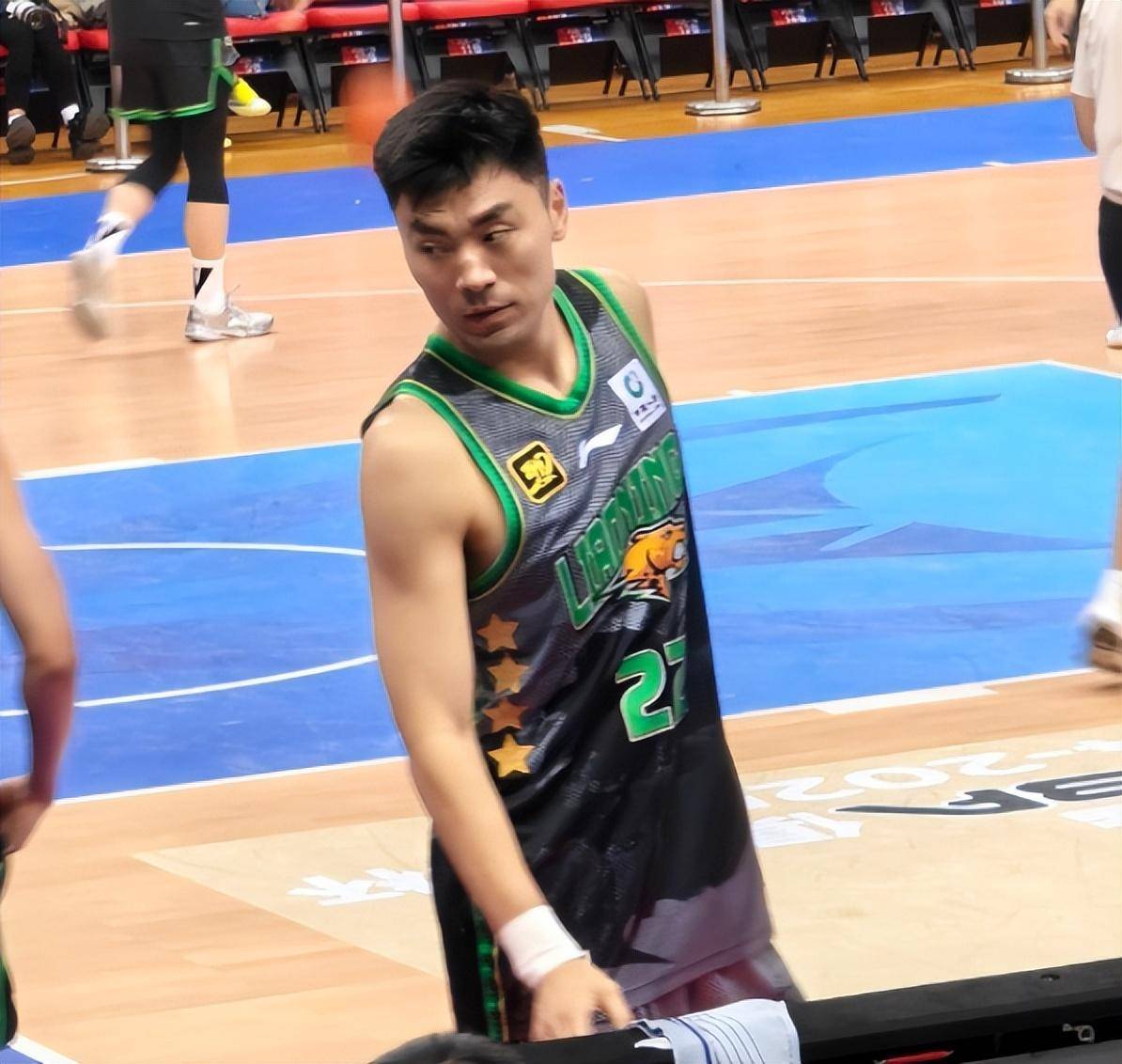 包含转会期波尔图备战CBA季后赛，绝杀压哨细节曝光，媒体盛赞，心理建设被强调的词条