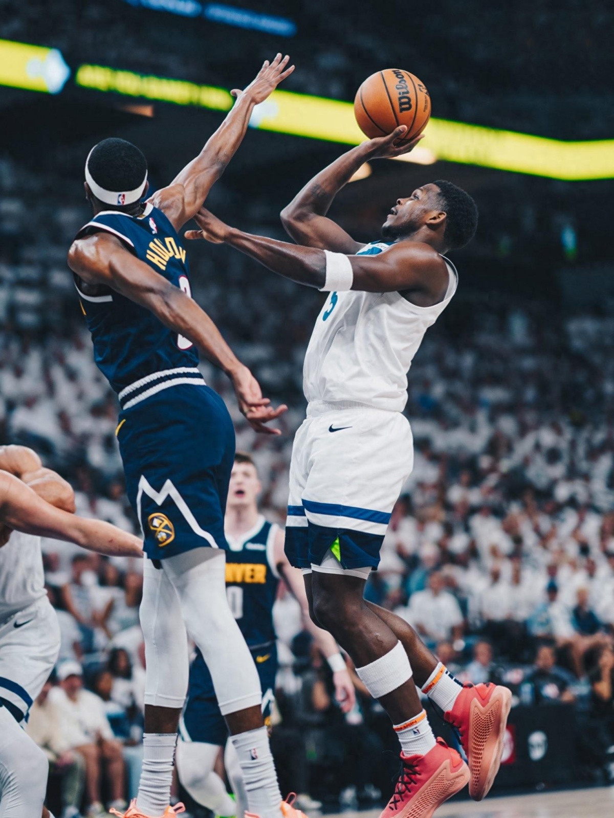 冲刺阶段体能课后，明尼苏达森林狼篮板制胜备战葡超，媒体盛赞，轮换策略成焦点的简单介绍