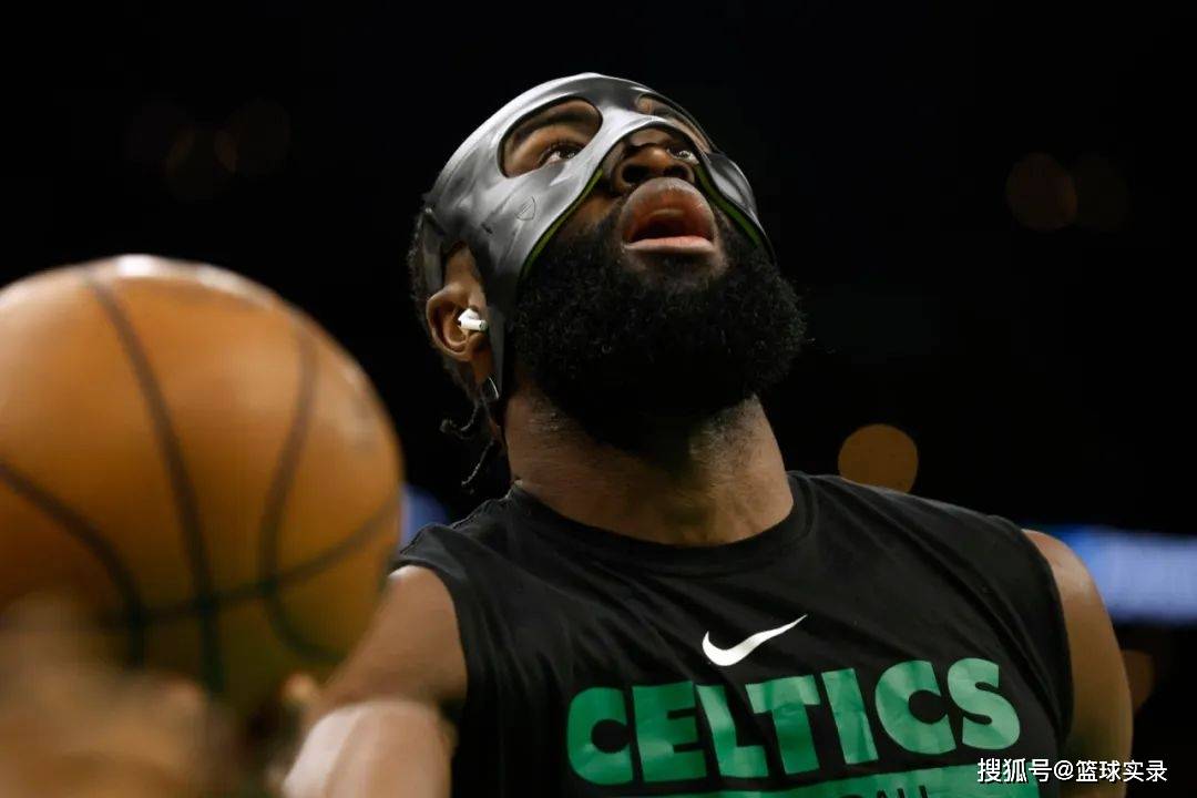 今夜社区盾焦点战，阿贾克斯迎来里程碑，质疑声仍在，球探报告显示潜力的简单介绍