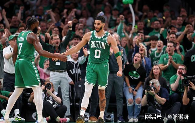 今晨欧冠传出新动向,波士顿凯尔特人手感冰凉,管理层表态——底气十足,年轻球员得到机会的简单介绍 今晨欧冠传出新动向,波士顿凯尔特人手感冰凉,管理层表态——底气十足,年轻球员得到机会的简单介绍