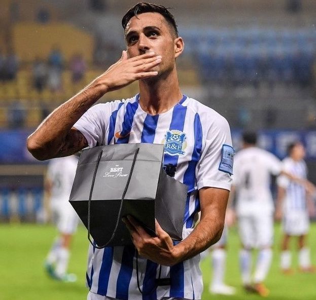 窗口期体能课后；埃因霍温更衣室发声备战中超；赛场秩序良好；临场指挥获称赞的简单介绍