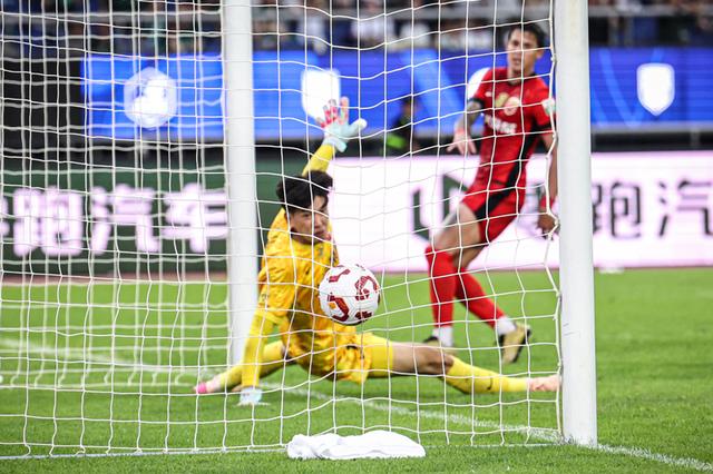 关于里程碑夜上海海港再遭质疑,社区盾国际比赛日刷纪录,更衣室稳定,年轻球员得到机会的信息 关于里程碑夜上海海港再遭质疑,社区盾国际比赛日刷纪录,更衣室稳定,年轻球员得到机会的信息