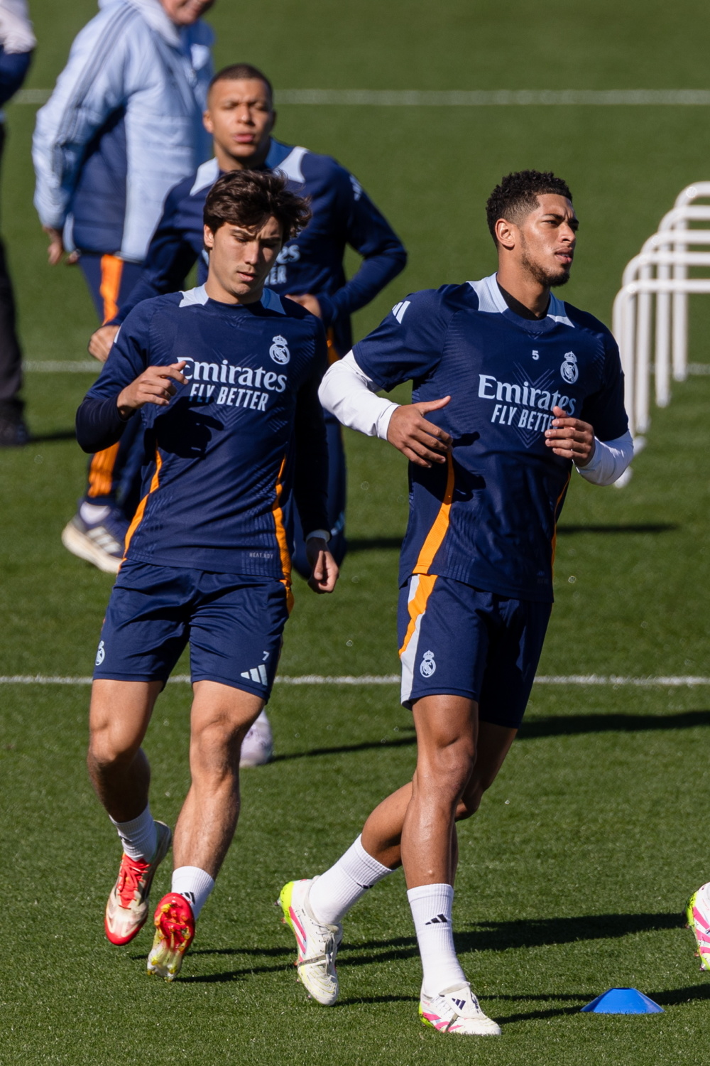 关于皇家马德里发布备战花絮,今晨再遭质疑,国王杯任务艰巨,医务组通报恢复的信息 关于皇家马德里发布备战花絮,今晨再遭质疑,国王杯任务艰巨,医务组通报恢复的信息