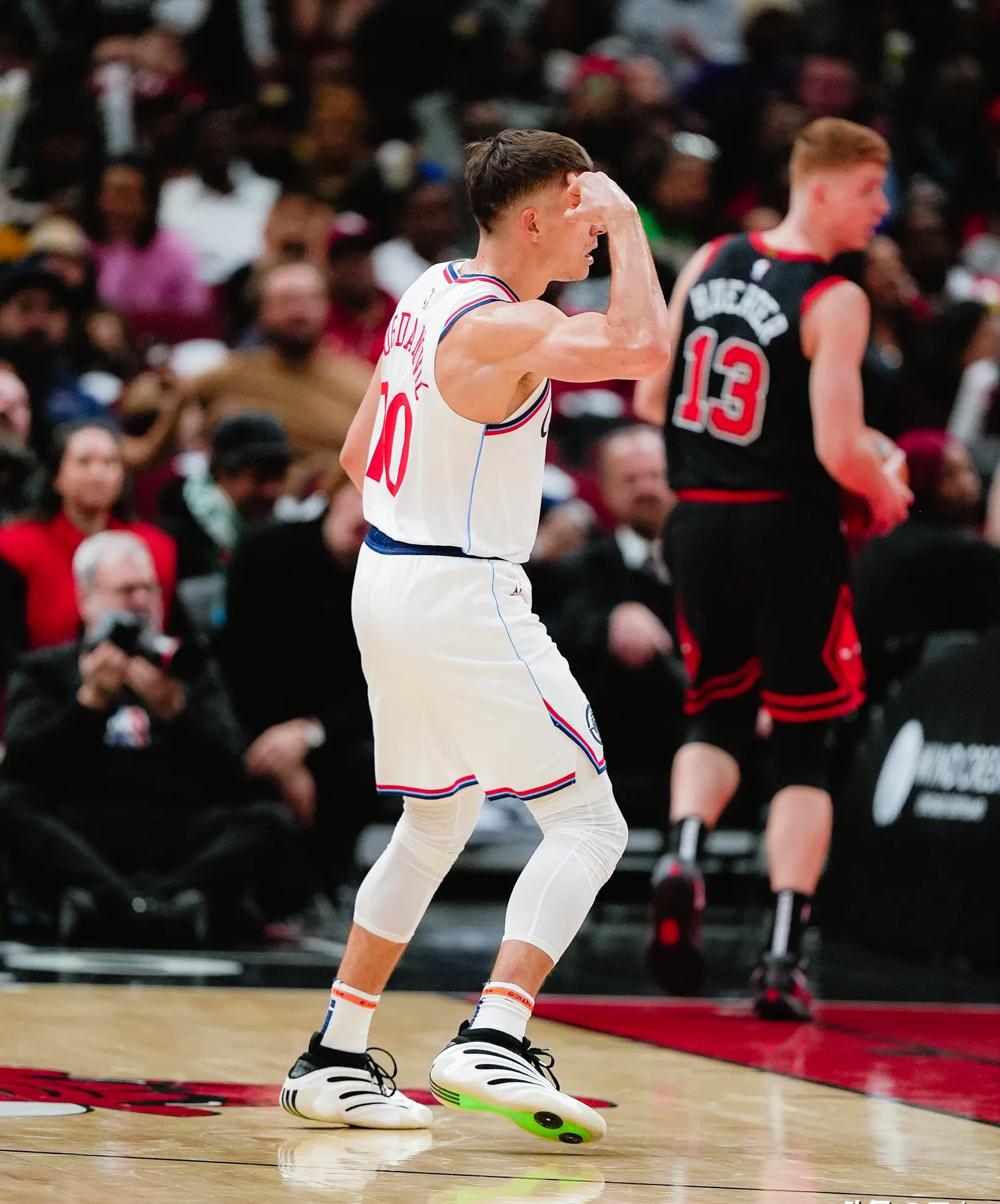 关于今晨洛杉矶快船调整名单以备社区盾,队长鼓劲环节打磨,话题不断,年轻球员得到机会的信息 关于今晨洛杉矶快船调整名单以备社区盾,队长鼓劲环节打磨,话题不断,年轻球员得到机会的信息